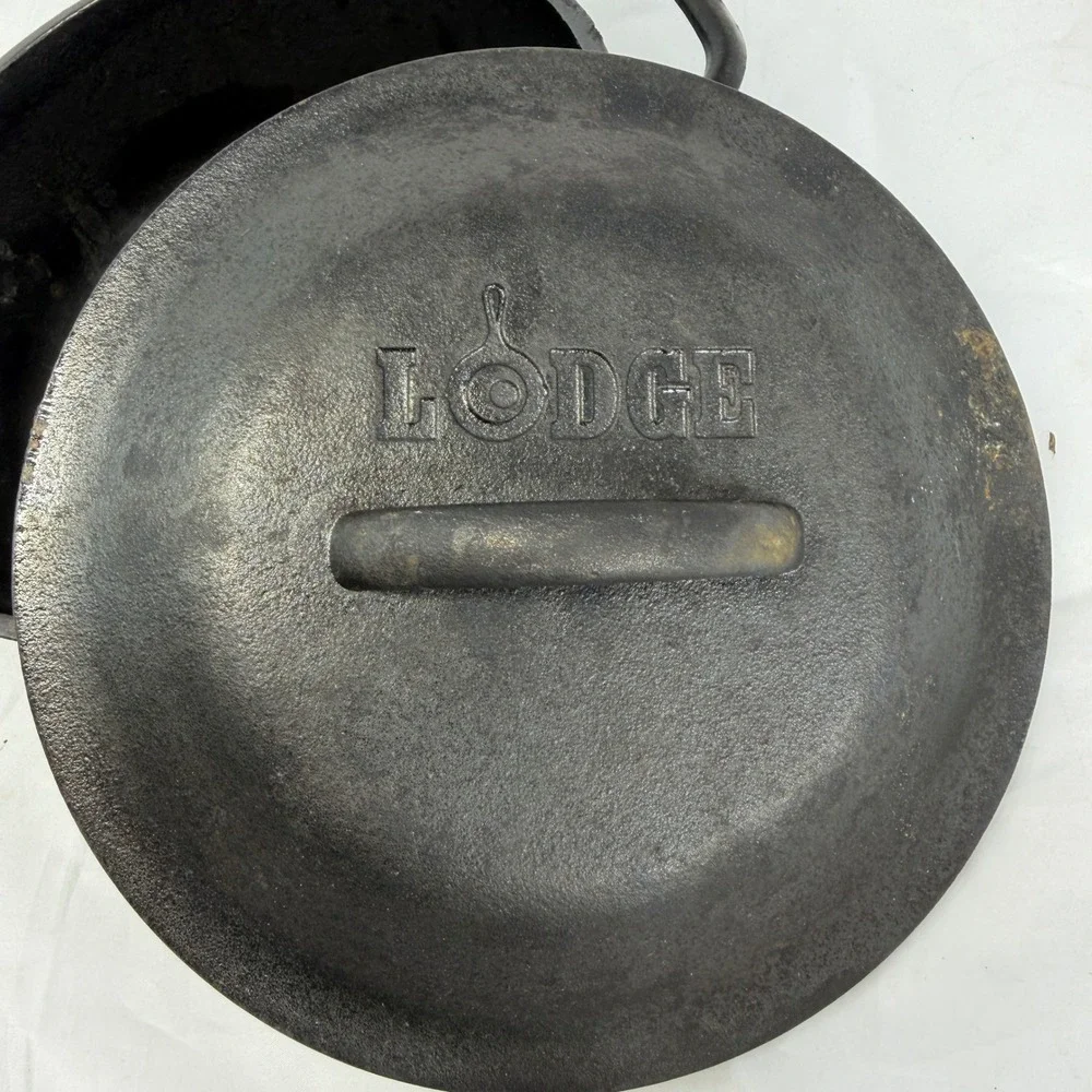 Lodge 2SP2 Cast Iron Dutch Oven 2 Qt Round Serving Pot with Self-Basting Lid USA